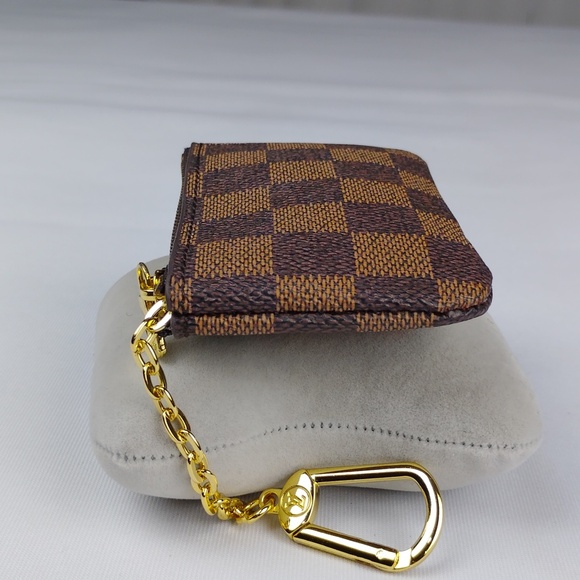 Monogramed Credit Card And Key Chain Case. - Picture 6 of 15
